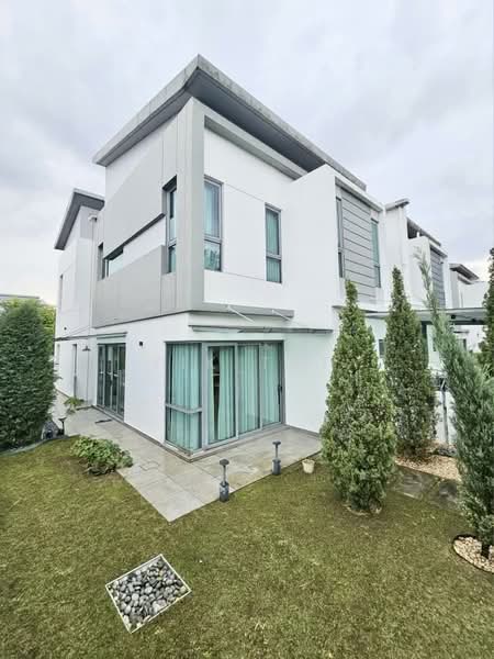 Semi-Detached House for Sale in Taman Molek (Johor Bahru) - Yik Tat - Exterior - PropertyGuru.com.my