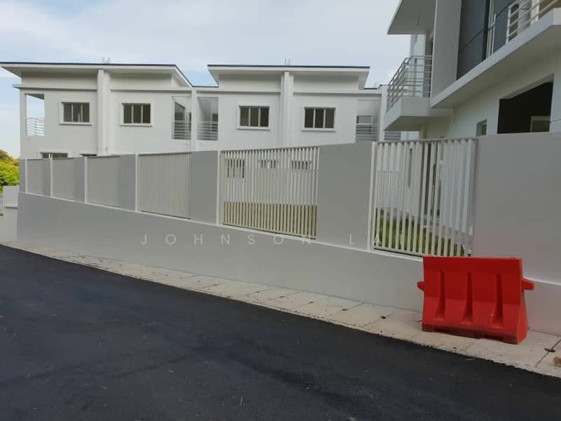 Rumah Teres 3 Tingkat untuk Dijual di Seri Kembangan (Selangor) - Johnson Lai - Exterior - PropertyGuru.com.my