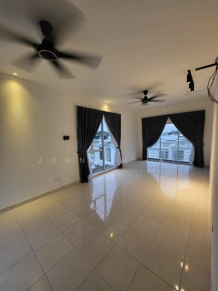 Rumah Teres 3 Tingkat untuk Dijual di Seri Kembangan (Selangor) - Johnson Lai - Living Room - PropertyGuru.com.my