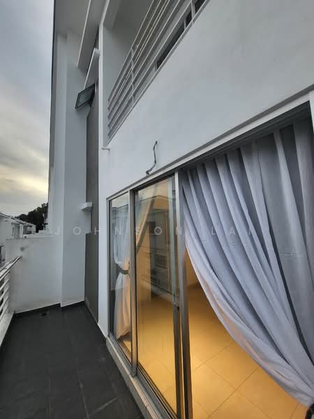 Rumah Teres 3 Tingkat untuk Dijual di Seri Kembangan (Selangor) - Johnson Lai - Balcony - PropertyGuru.com.my