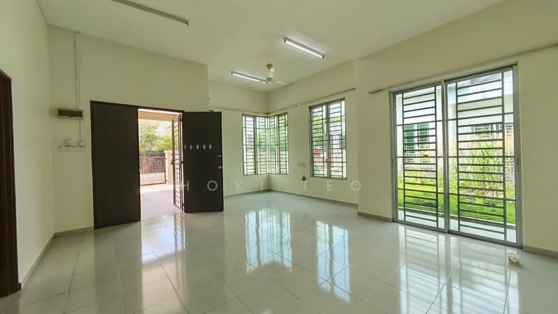 Rumah Berkembar untuk Disewa di Taman Sri Panchor (Batu Pahat) - Hoki Teo - Living Room - PropertyGuru.com.my