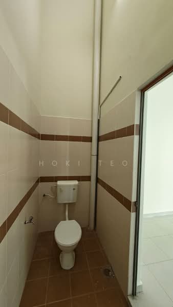 Rumah Berkembar untuk Disewa di Taman Sri Panchor (Batu Pahat) - Hoki Teo - Bathroom - PropertyGuru.com.my