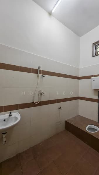 Rumah Berkembar untuk Disewa di Taman Sri Panchor (Batu Pahat) - Hoki Teo - Bathroom - PropertyGuru.com.my