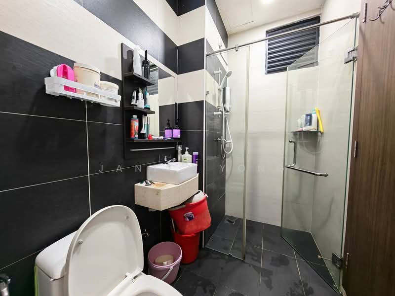 Servis Apartment untuk Dijual di D'Secret Garden (Pangsapuri Kempas Indah) - Janice Yong - Bathroom - PropertyGuru.com.my