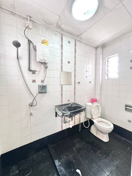 Rumah Teres 2 Tingkat untuk Dijual di Taman Setiawangsa (Setiawangsa) - Ilman Nahri - Bathroom - PropertyGuru.com.my