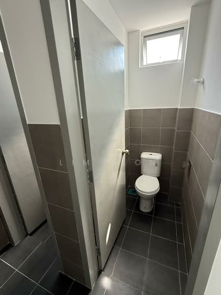 Kedai untuk Disewa di Semenyih (Selangor) - Lim Jeon - Bathroom - PropertyGuru.com.my