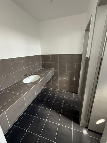 Kedai untuk Disewa di Semenyih (Selangor) - Lim Jeon - Bathroom - PropertyGuru.com.my