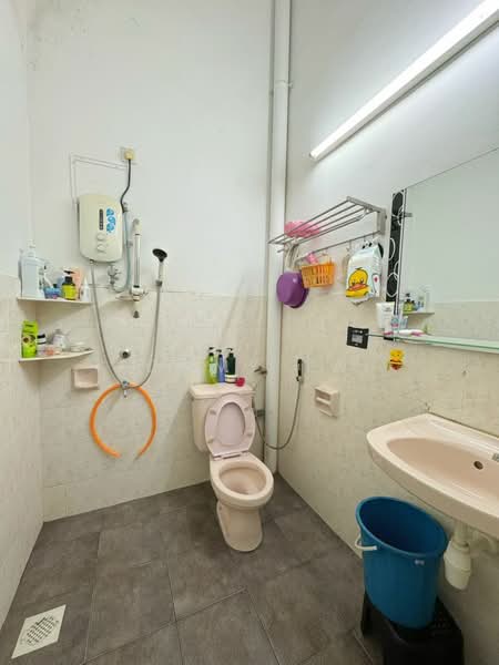Rumah Teres 1.5 Tingkat untuk Dijual di Taman Pelangi Indah (Ulu Tiram) - Tommy Tai - Bathroom - PropertyGuru.com.my