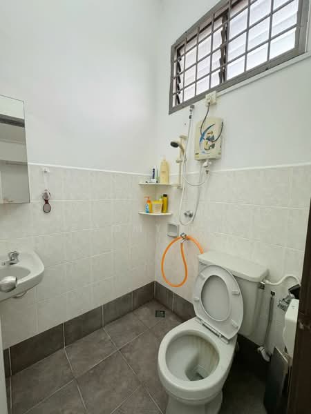 Rumah Teres 1.5 Tingkat untuk Dijual di Taman Pelangi Indah (Ulu Tiram) - Tommy Tai - Bathroom - PropertyGuru.com.my