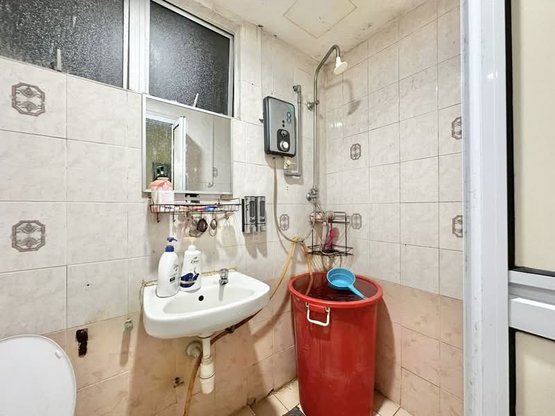 Condominium for Sale at De Rozelle - Nur Adibah Ishak - Bathroom - PropertyGuru.com.my