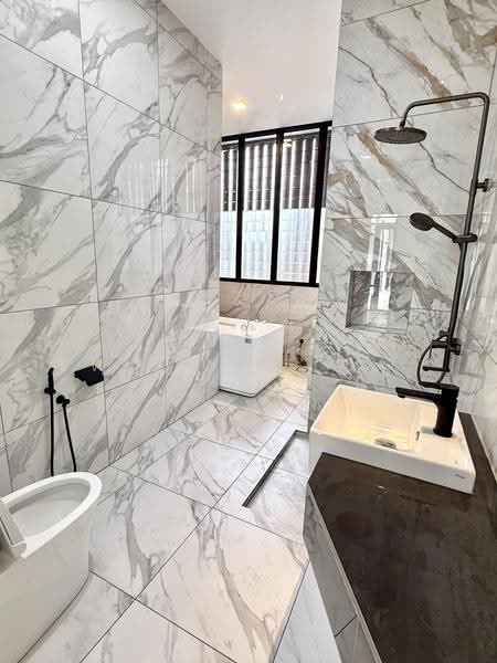 Rumah Berkembar untuk Dijual di Eco Sanctuary (Telok Panglima Garang) - Wei Wei Low - Bathroom - PropertyGuru.com.my