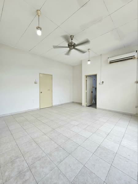 2-storey Terraced House for Sale in Taman Desa Tebrau (Tebrau) - Tommy Tai - Living Room - PropertyGuru.com.my