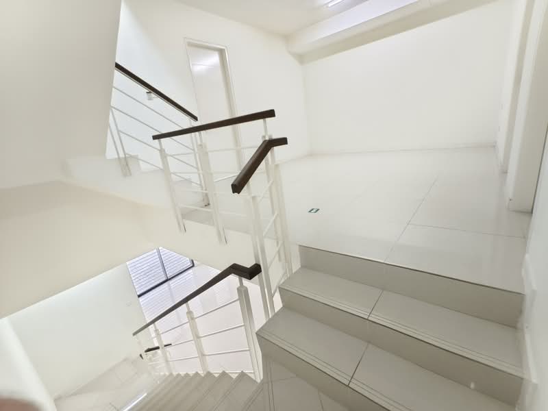 Rumah Teres 3 Tingkat untuk Dijual di Taman Villa Perdana (Kajang) - KK Sah - Interior - PropertyGuru.com.my