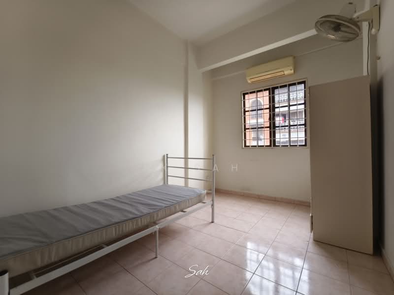 Condominium for Sale at Evergreen Park Acorn & Hazel - KK Sah - Bedroom - PropertyGuru.com.my