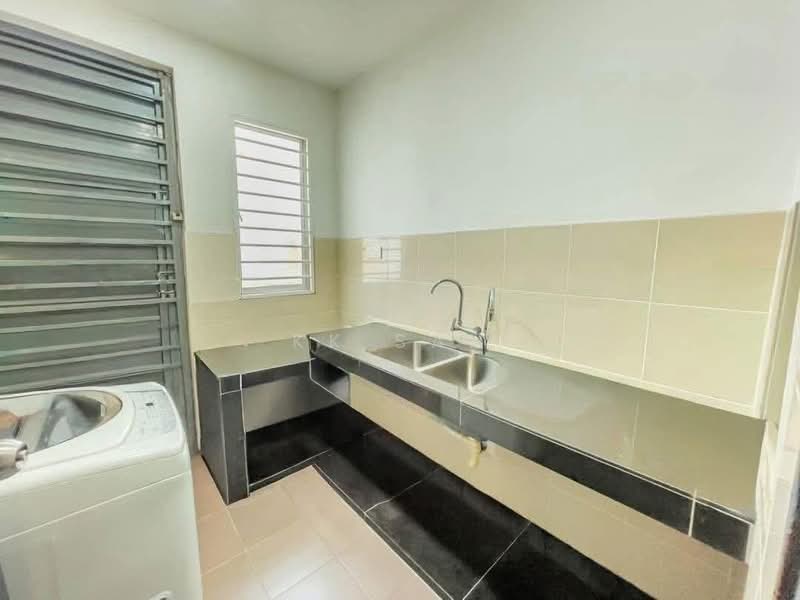 Rumah Teres 2 Tingkat untuk Dijual di Taman Semenyih Mewah Fasa 5 (Semenyih) - KK Sah - Kitchen - PropertyGuru.com.my