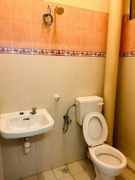 Pangsapuri untuk Disewa di Suria Vista Apartment - Edward Lee - Bathroom - PropertyGuru.com.my