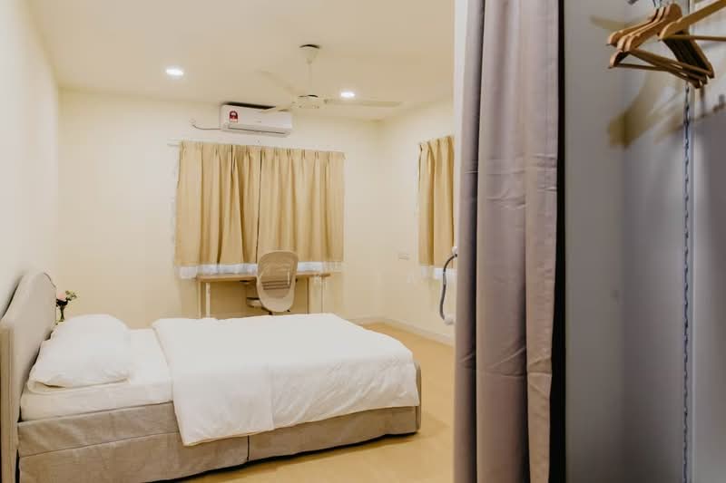 2-storey Terraced House for Sale in Taman Pelangi (Johor Bahru) - Yik Tat - Bedroom - PropertyGuru.com.my