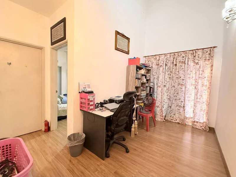 Rumah Teres untuk Dijual di Labu (Negeri Sembilan) - Imran Isa - Study - PropertyGuru.com.my