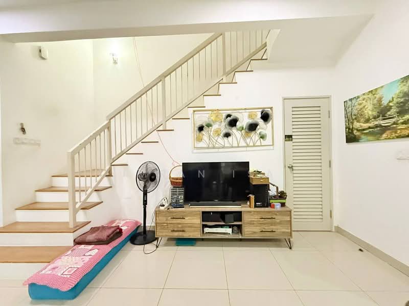 Rumah Teres untuk Dijual di Labu (Negeri Sembilan) - Imran Isa - Living Room - PropertyGuru.com.my