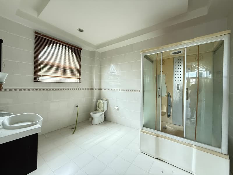 Bungalow for Sale in Country Heights (Kajang) - ChaoLim . - Bathroom - PropertyGuru.com.my