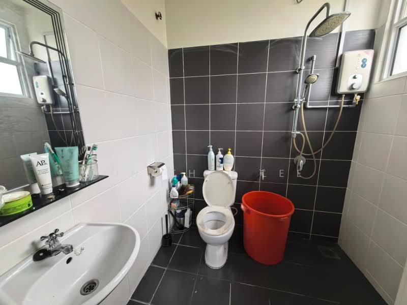 Semi-Detached House for Sale in Skudai (Johor) - Jonathan Lee - Bathroom - PropertyGuru.com.my