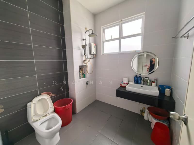 Semi-Detached House for Sale in Skudai (Johor) - Jonathan Lee - Bathroom - PropertyGuru.com.my