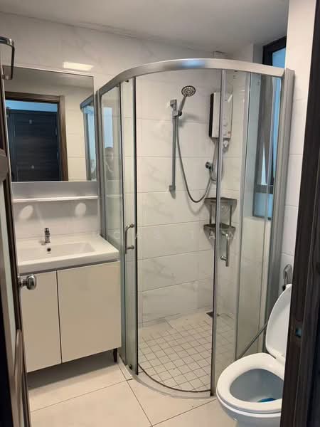 Pangsapuri untuk Disewa di Starview Bay @ Forest City - Lucas Tan - Bathroom - PropertyGuru.com.my