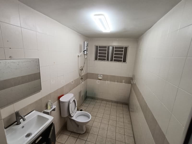 Kondominium untuk Disewa di Kinrara Mas - Moon Chiew - Bathroom - PropertyGuru.com.my