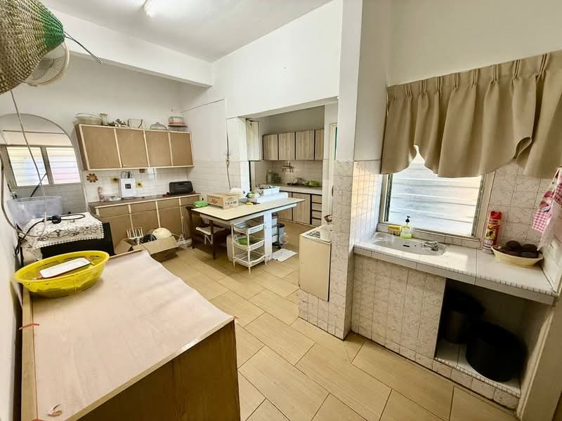 Rumah Banglo untuk Dijual di Kampung Tunku (Petaling Jaya) - Nana Cheah - Kitchen - PropertyGuru.com.my