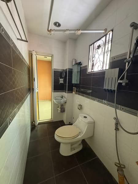 Rumah Teres untuk Dijual di Bandar Botanic (Klang) - Louis Chan - Bathroom - PropertyGuru.com.my