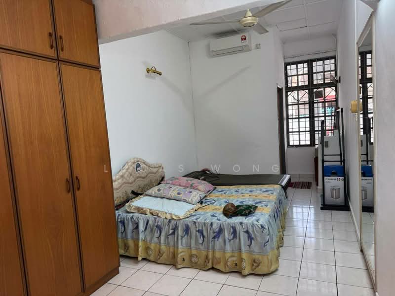 Rumah Teres 1.5 Tingkat untuk Disewa di Taman Molek (Johor Bahru) - Lucas Wong - Bedroom - PropertyGuru.com.my