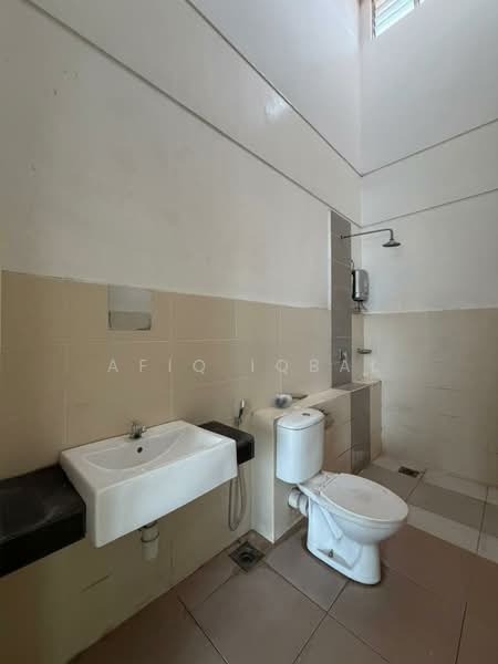 3-storey Terraced House for Rent in Batu Caves (Selangor) - Afiq Iqbal - Bathroom - PropertyGuru.com.my