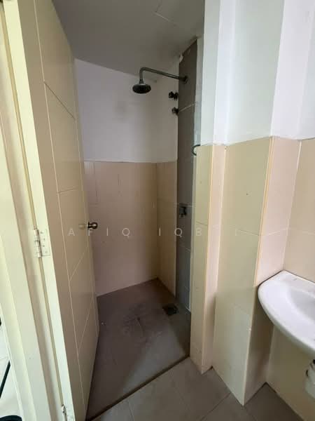 3-storey Terraced House for Rent in Batu Caves (Selangor) - Afiq Iqbal - Bathroom - PropertyGuru.com.my