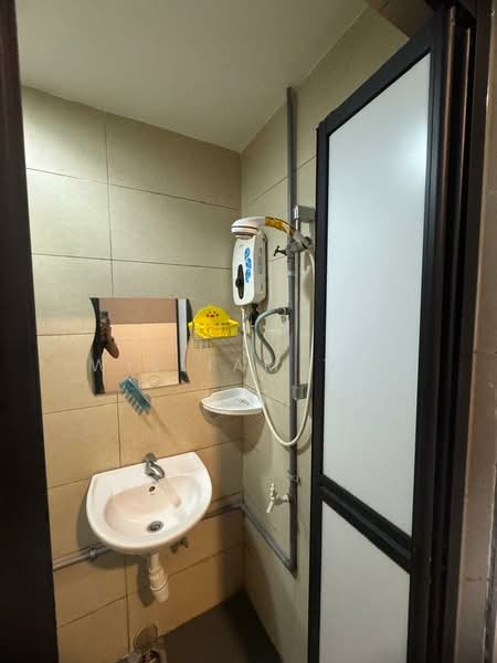 Semi-Detached House for Sale in Taman Kolam Air (Johor Bahru) - William Tay - Bathroom - PropertyGuru.com.my