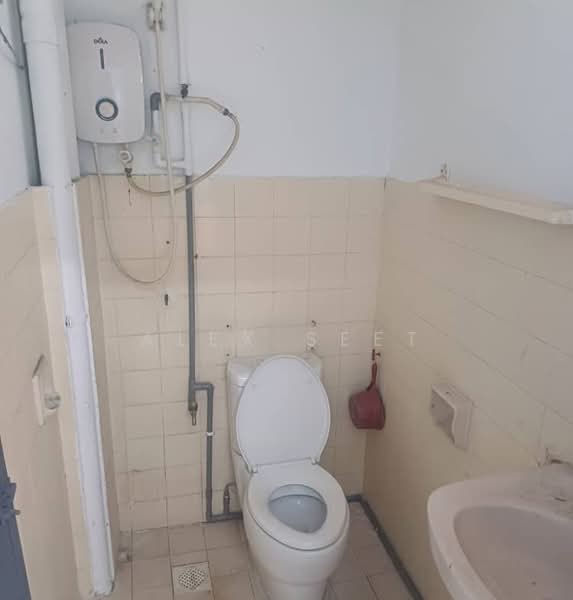 Apartment for Sale at Taman Pusat Kepong - Alex Seet - Bathroom - PropertyGuru.com.my