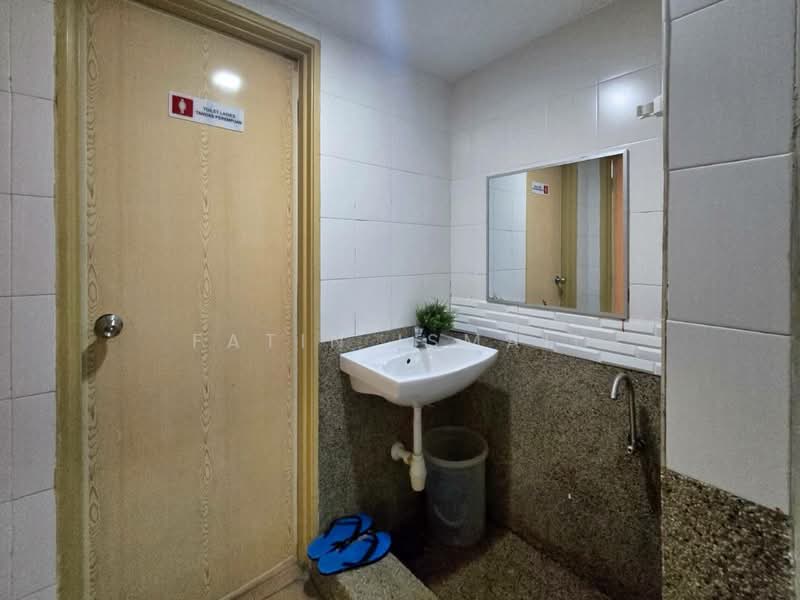 Pejabat untuk Disewa di Shah Alam (Selangor) - Fatin Ismail - Bathroom - PropertyGuru.com.my