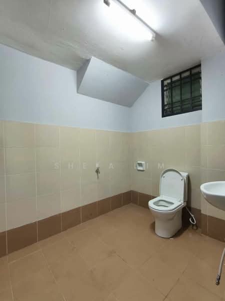 Semi-D Factory for Rent in Kawasan Perindustrian Tiong Nam (Tebrau) - Shela Lim - Bathroom - PropertyGuru.com.my