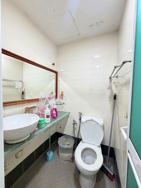 Service Residence for Sale at The Embassy (Bangunan Duta Impian) - ZAVIER KHOO - Bathroom - PropertyGuru.com.my