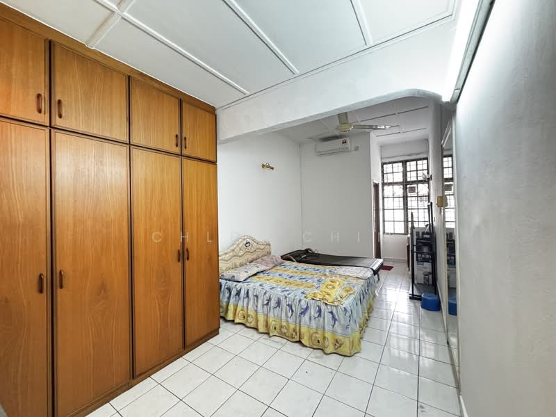 Rumah Teres 1.5 Tingkat untuk Disewa di Taman Molek (Johor Bahru) - Chloe Chin - Bedroom - PropertyGuru.com.my