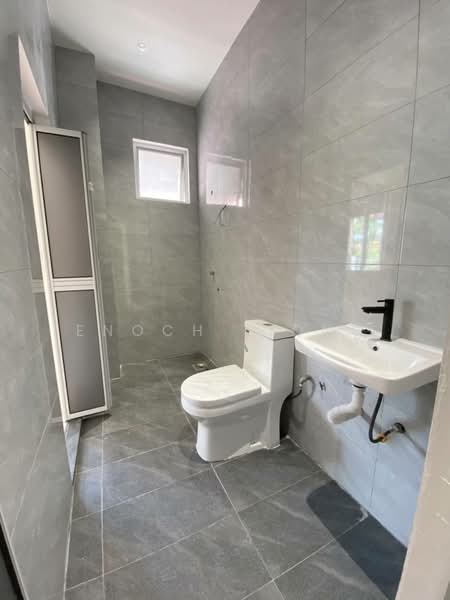 Rumah Teres 2 Tingkat untuk Disewa di Permas Jaya (Johor) - Enoch Liong - Bathroom - PropertyGuru.com.my