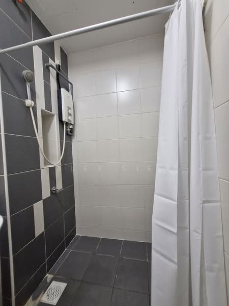 Service Residence for Rent at D'Ambience Residences (Pangsapuri Ikatan Flora) - Alex Sieh - Bathroom - PropertyGuru.com.my