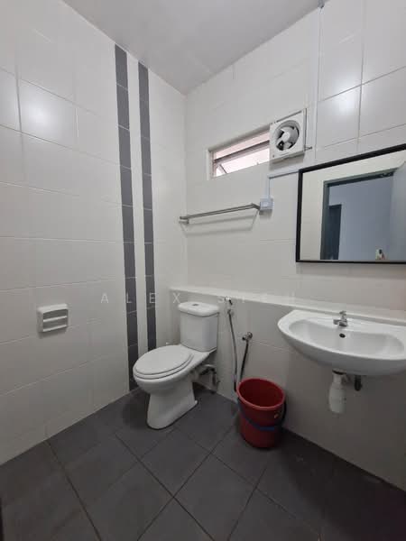 Service Residence for Rent at D'Ambience Residences (Pangsapuri Ikatan Flora) - Alex Sieh - Bathroom - PropertyGuru.com.my