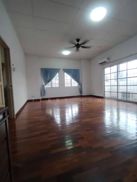 Semi-Detached House for Sale in Bandar Puteri Puchong (Puchong) - Terry Hoh - Living Room - PropertyGuru.com.my