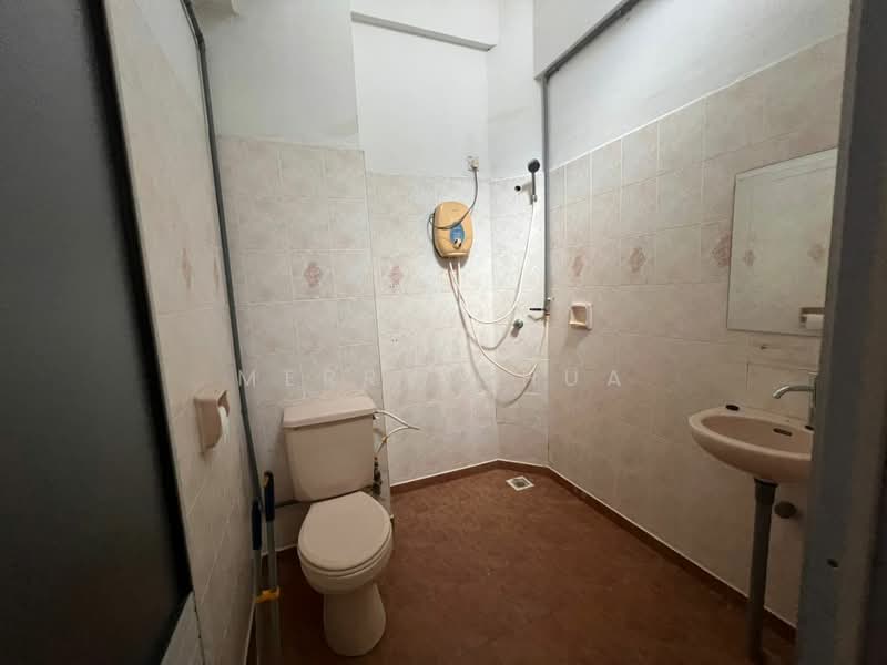 Rumah Teres 2 Tingkat untuk Disewa di Taman Putri Kulai (Kulai) - Merry Chua - Bathroom - PropertyGuru.com.my