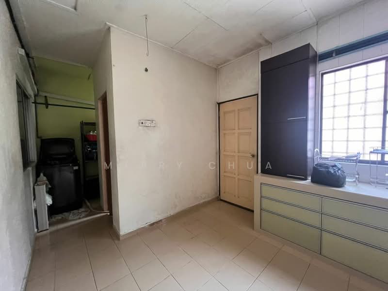 Rumah Teres 2 Tingkat untuk Disewa di Taman Putri Kulai (Kulai) - Merry Chua - Kitchen - PropertyGuru.com.my