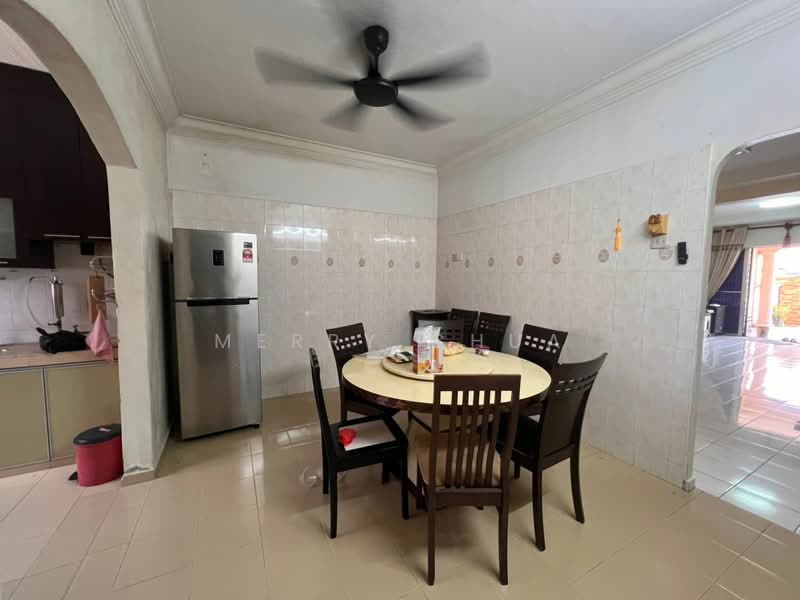Rumah Teres 2 Tingkat untuk Disewa di Taman Putri Kulai (Kulai) - Merry Chua - Dining Room - PropertyGuru.com.my
