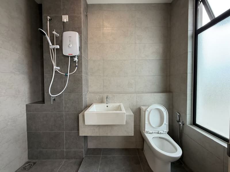 Rumah Teres 2 Tingkat untuk Disewa di Dengkil (Selangor) - SY Lee - Bathroom - PropertyGuru.com.my