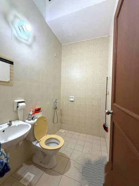 Cluster House for Sale in Taman Gaya (Ulu Tiram) - Karl Lim - Bathroom - PropertyGuru.com.my