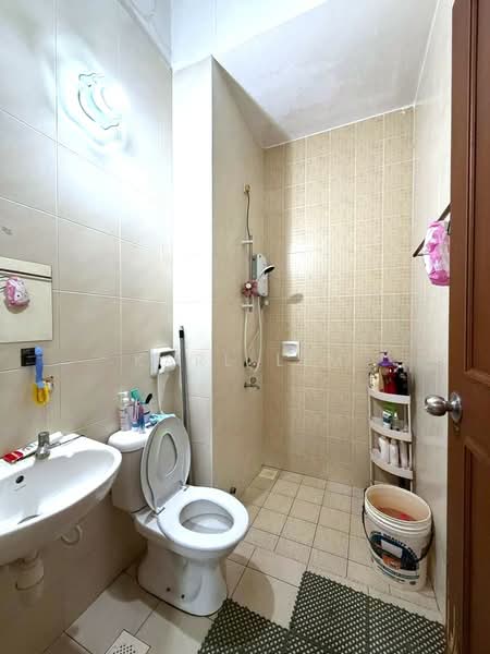 Cluster House for Sale in Taman Gaya (Ulu Tiram) - Karl Lim - Bathroom - PropertyGuru.com.my