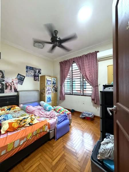 Cluster House for Sale in Taman Gaya (Ulu Tiram) - Karl Lim - Bedroom - PropertyGuru.com.my